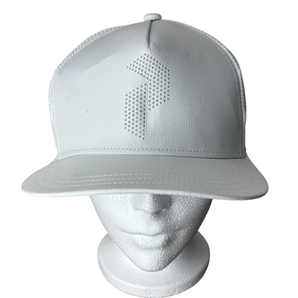 PEAK PERFORMANCE White Mesh Haul Ball Cap Hat Adjustable Breathable Fitness